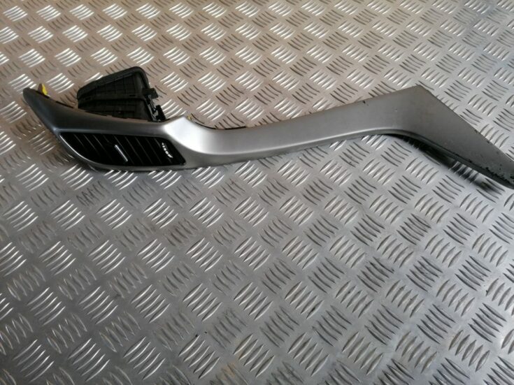 Mērinstrumentu paneļa gaisa vads, centrā priekš HYUNDAI I30 2012