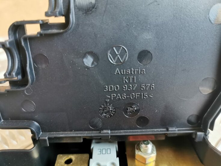 Drošinātāju relejas kaste priekš VW PHAETON 2005