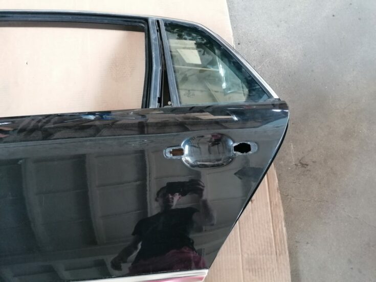 Aizmugurējās kreisās durvis priekš VW PHAETON 2005