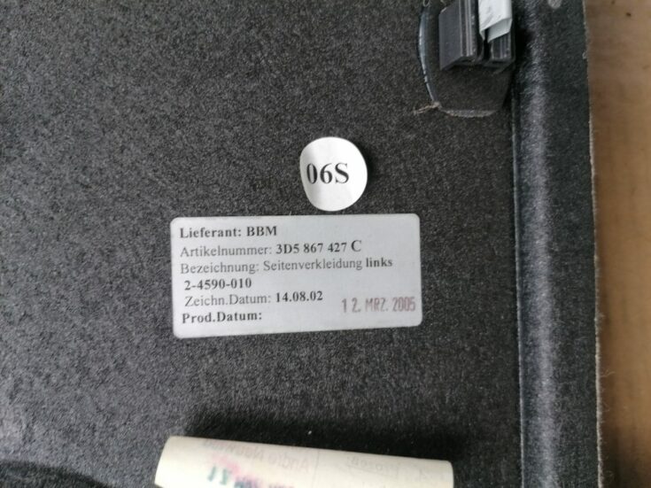 Bagāžnieka nodalījuma sānu apdare priekš VW PHAETON 2005