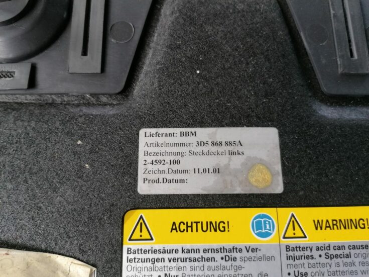 Bagāžnieka nodalījuma sānu apdare priekš VW PHAETON 2005