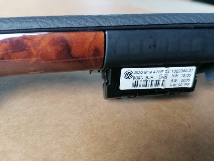 Mērinstrumentu paneļa dekoratīvā uzlika priekš VW PHAETON 2005