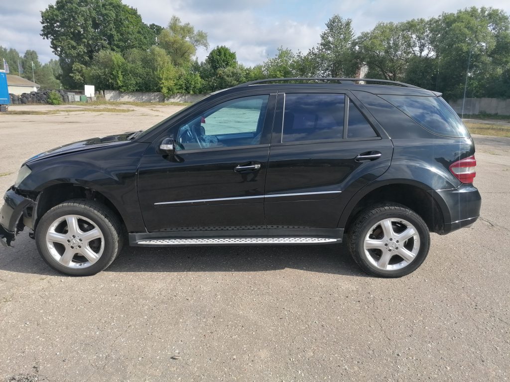 MERCEDES BENZ ML320 2005 BLACK 153