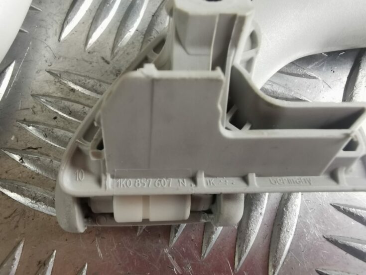 Salona rokturis griestos priekš VW PASSAT CC 2009