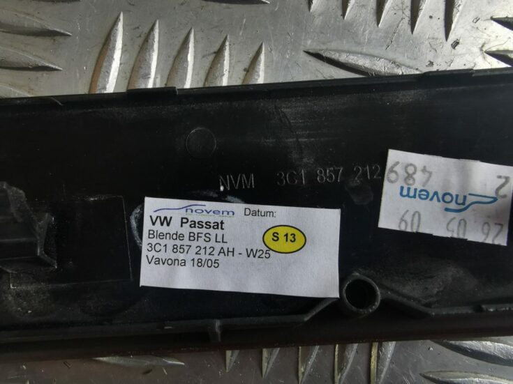 Mērinstrumentu paneļa dekoratīvā uzlika priekš VW PASSAT CC 2009