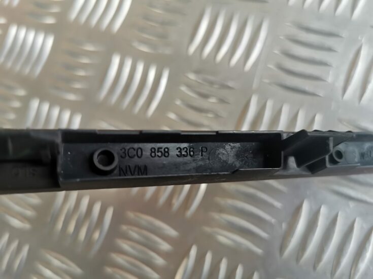 Mērinstrumentu paneļa dekoratīvā uzlika priekš VW PASSAT CC 2009