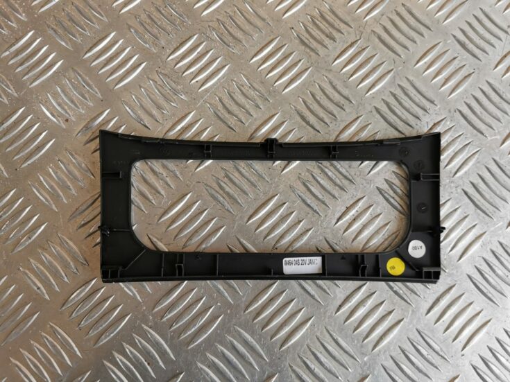 Mērinstrumentu paneļa dekoratīvais rāmis priekš VW PASSAT CC 2009
