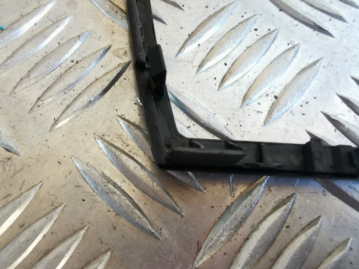 Mērinstrumentu paneļa dekoratīvais rāmis priekš AUDI A6 1998