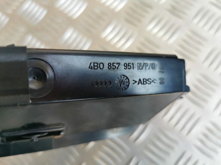 Pelnu trauks priekš AUDI A6 1998