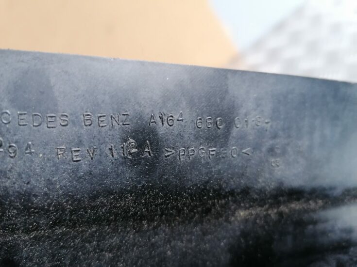 Mērinstrumentu paneļa apdare (zem stūres) priekš MERCEDES BENZ ML320 2005 BLACK