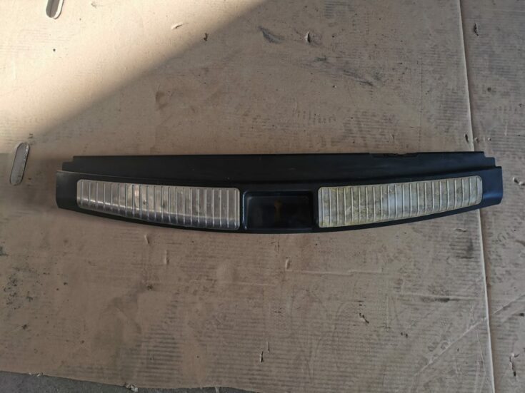 Bagažnieka nodalījuma sliekšņa uzlika priekš MERCEDES BENZ ML320 2005 BLACK