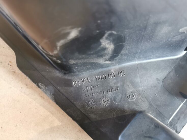 Mantu nodalījums bagāžniekā priekš MERCEDES BENZ ML320 2005 BLACK
