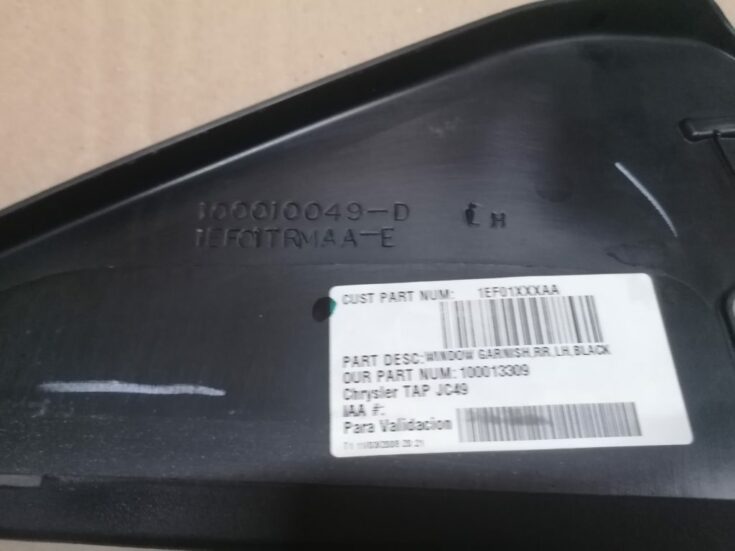 Aizmugurējo kreiso durvju moldings priekš DODGE JOURNEY 2008