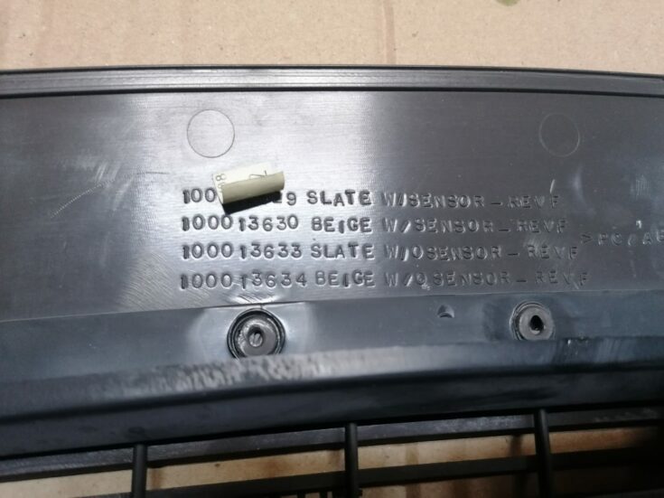Vējstikla ventilācijas režģis (salonā) priekš DODGE JOURNEY 2008