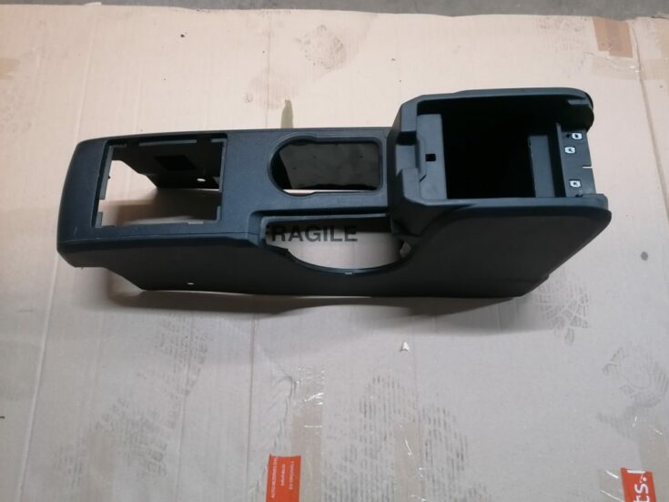 Centrālās konsoles (apdares) vidēja daļa priekš DODGE JOURNEY 2008