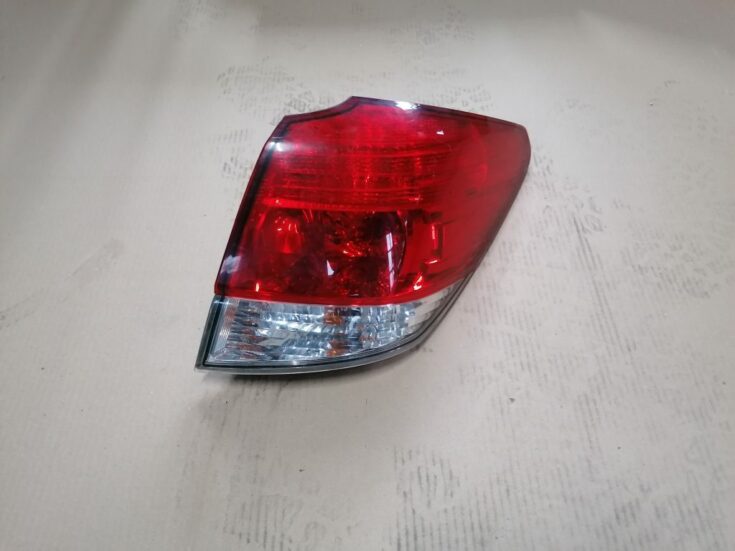 Aizmugurējais labais lukturis priekš SUBARU LEGACY 2011
