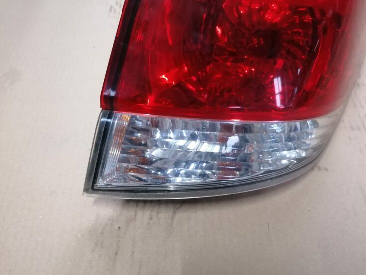 Aizmugurējais labais lukturis priekš SUBARU LEGACY 2011