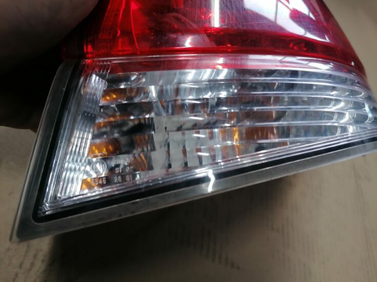 Aizmugurējais labais lukturis priekš SUBARU LEGACY 2011