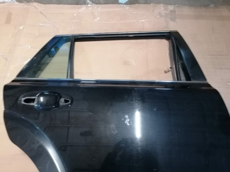 Aizmugurējās labās durvis priekš SUBARU LEGACY 2011