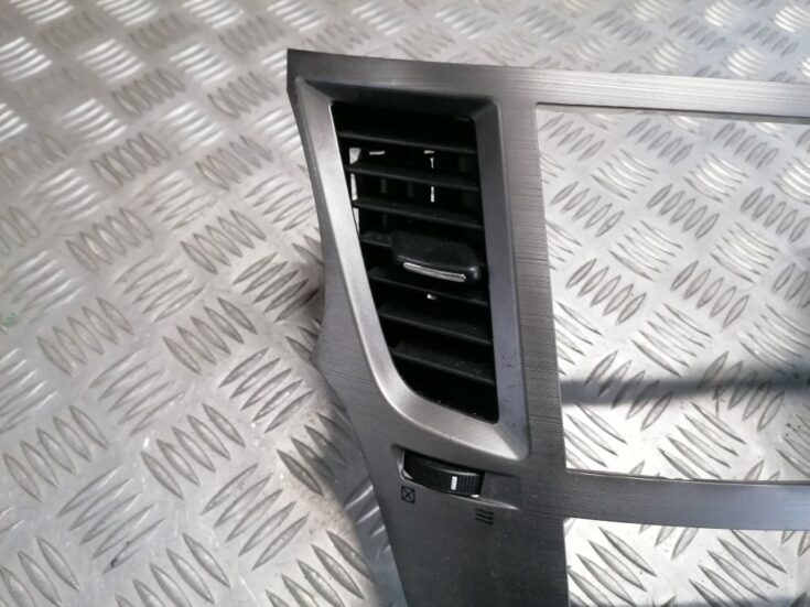 Mērinstrumentu paneļa gaisa vads, centrā priekš SUBARU LEGACY 2011