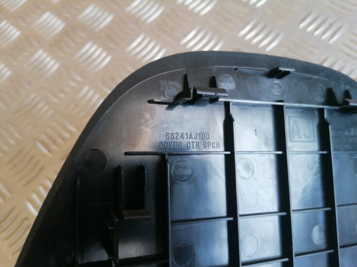 Mērinstrumentu paneļa apdare augšā priekš SUBARU LEGACY 2011