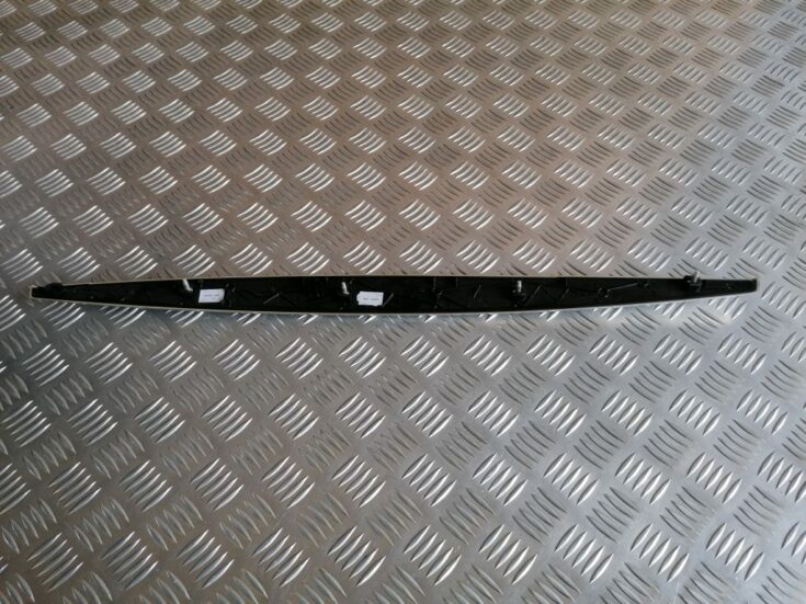Mērinstrumentu paneļa dekoratīvā uzlika priekš BMW 1 E87 2009 WHITE