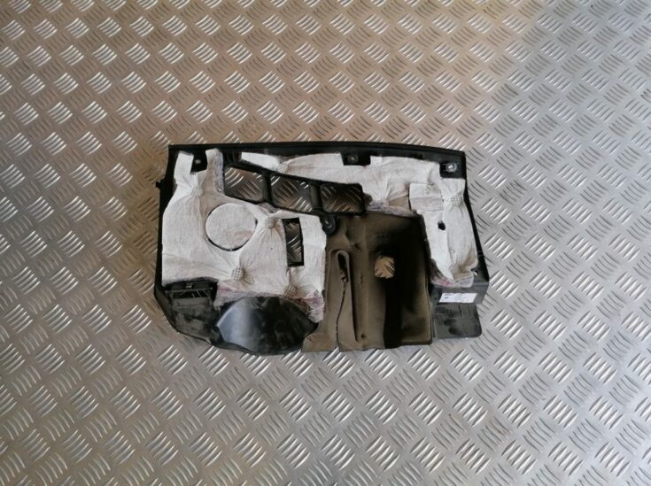 Mērinstrumentu paneļa apakšēja apdare priekš BMW 1 E87 2009 WHITE