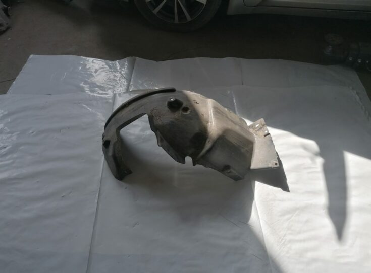 Priekšējais labais paspārns priekš BMW 1 E87 2009 WHITE