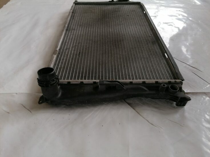 Dzesēšanas radiators priekš BMW 1 E87 2009 WHITE