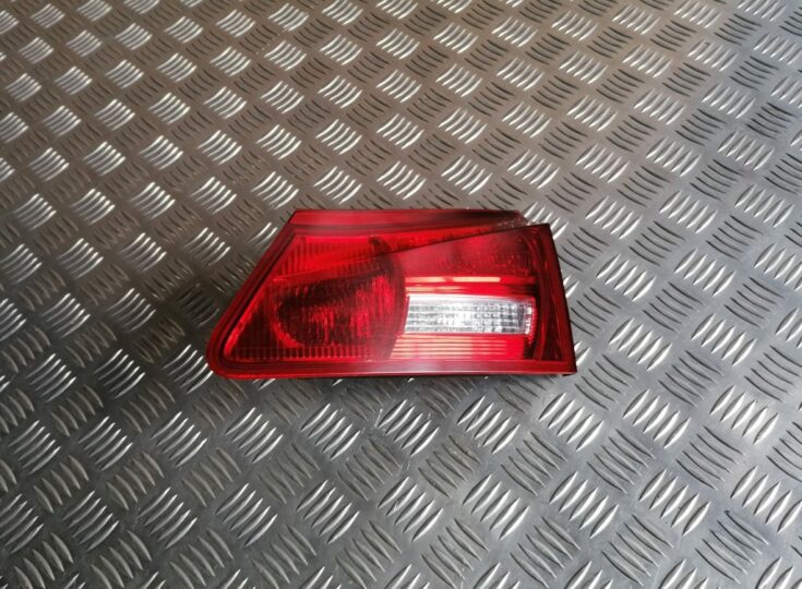 Bagāžnieka vāka labais lukturis priekš LEXUS IS250 2007