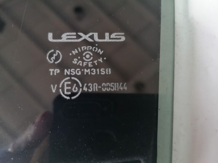Aizmugurējo kreiso durvju stikls priekš LEXUS IS250 2007