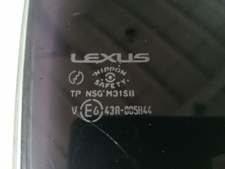 Aizmugurējo labo durvju stikls priekš LEXUS IS250 2007