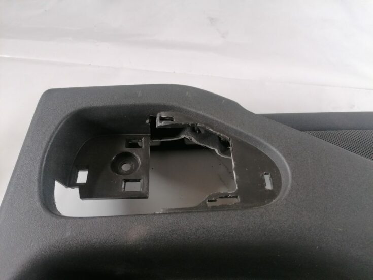 Aizmugurējo labo durvju apdare priekš NISSAN PATHFINDER 2006