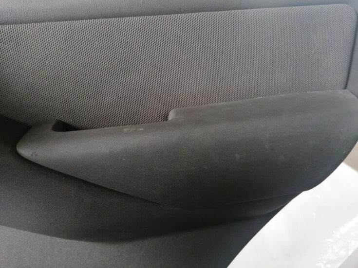 Aizmugurējo labo durvju apdare priekš NISSAN PATHFINDER 2006