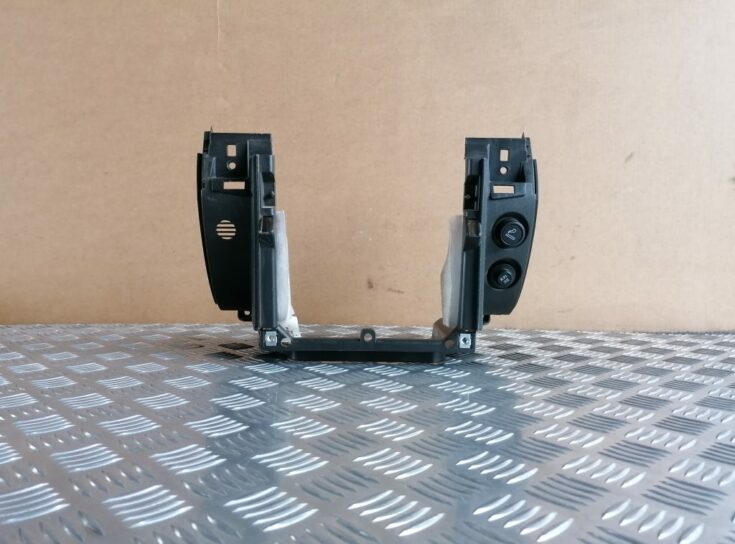 Mērinstrumentu paneļa apakšēja apdare priekš NISSAN PATHFINDER 2006