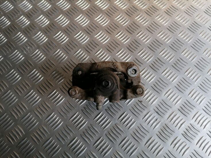 Aizmugurējais labais suports priekš NISSAN PATHFINDER 2006