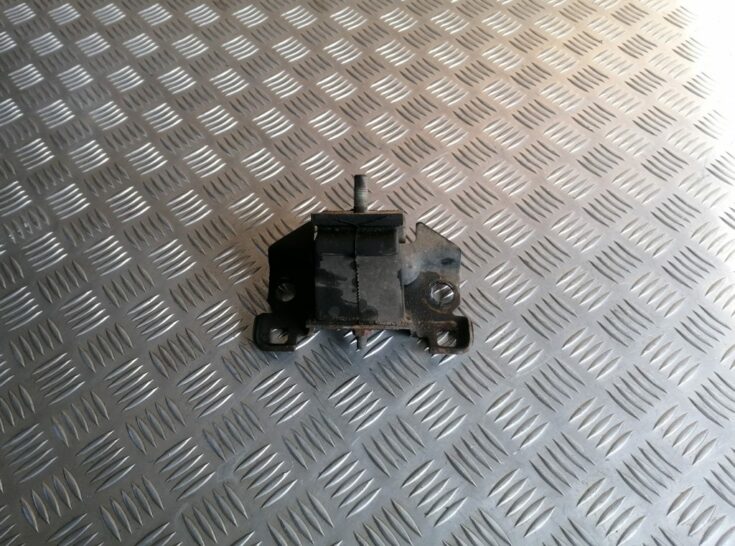 Dzinēja spilvens priekš NISSAN PATHFINDER 2006
