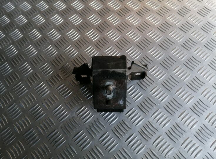 Dzinēja spilvens priekš NISSAN PATHFINDER 2006