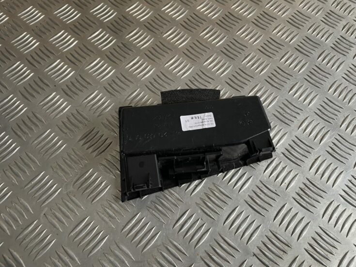 Centrālās konsoles nodalījums priekš MERCEDES BENZ CLS 320 2005