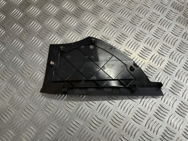 Mērinstrumentu paneļa sānu apdare priekš MERCEDES BENZ CLS 320 2005