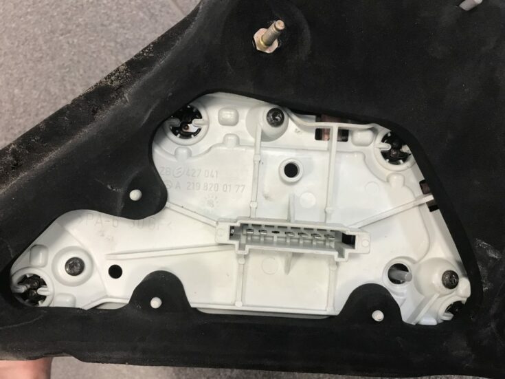 Aizmugurējais kreisais lukturis priekš MERCEDES BENZ CLS 320 2005