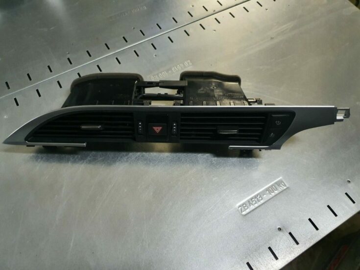 Mērinstrumentu paneļa gaisa vads, centrā priekš AUDI A7 2011 SPORTBACK