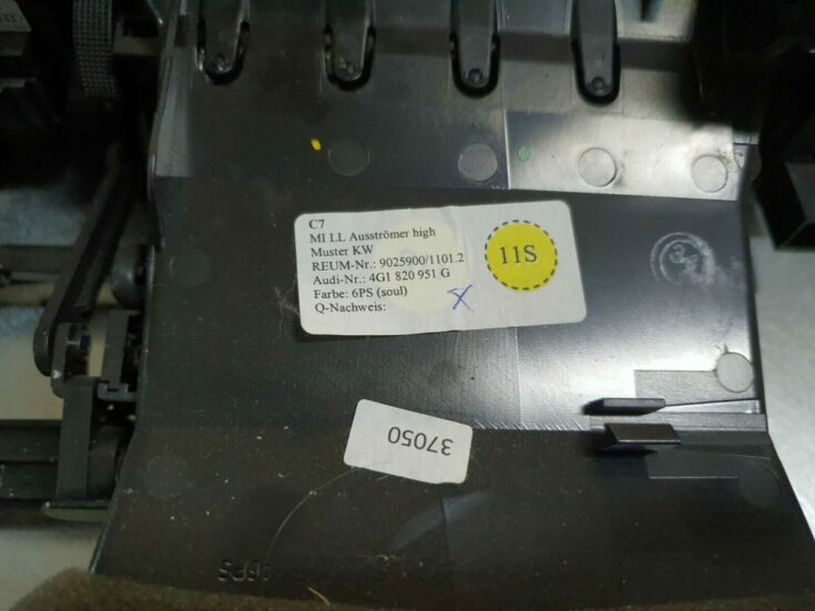 Mērinstrumentu paneļa gaisa vads, centrā priekš AUDI A7 2011 SPORTBACK