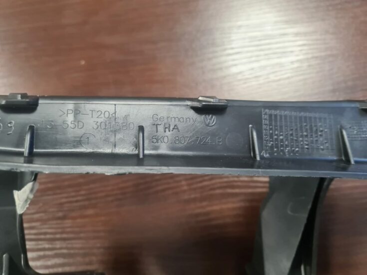 Priekšējā spārna un bufera stiprinājums priekš Volkswagen Golf   2008-2013 5K0807724B