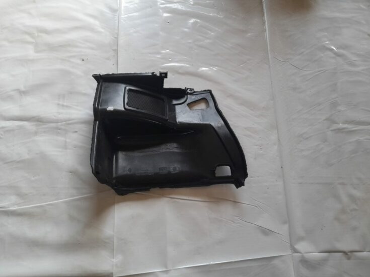 Bagāžnieka nodalījuma sānu apdare priekš BMW 320D E46 2004 TOURING