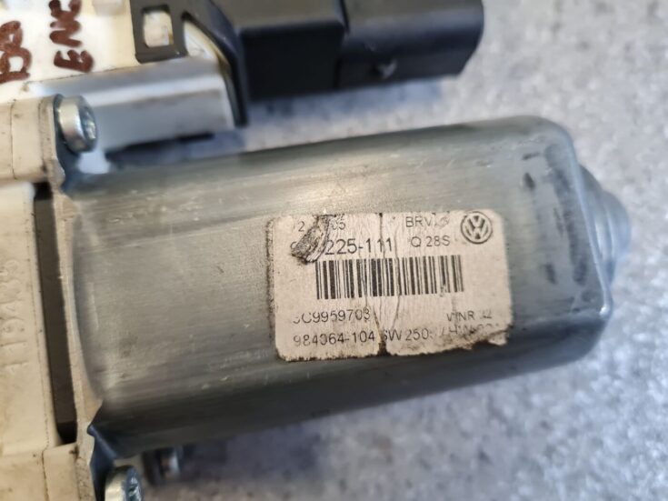 Elektrisko stiklu motors priekš VW PASSAT B6 2006 ANGL. UNIVERSAL