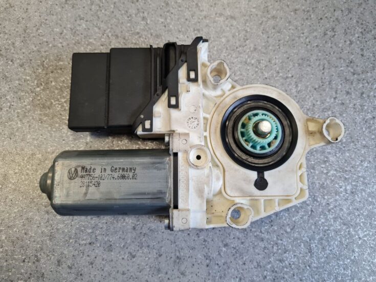 Elektrisko stiklu motors priekš VW PASSAT B6 2006 ANGL. UNIVERSAL