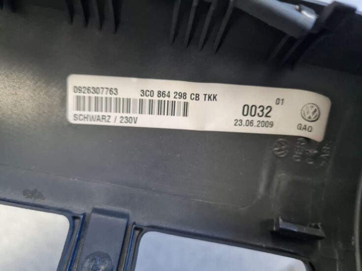 Centrālās konsoles (apdares) aizmugurēja daļa priekš VW PASSAT CC 2009