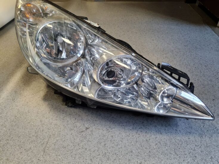 Priekšējais labais lukturis priekš PEUGEOT 407 2005