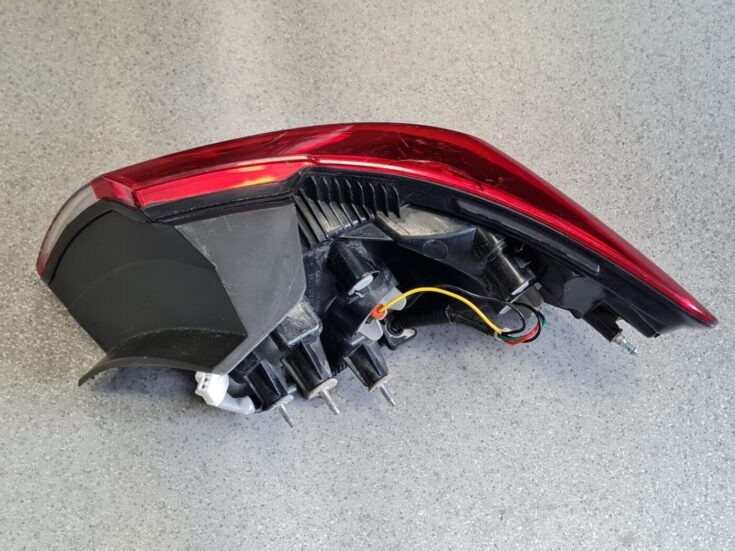 Aizmugurējais kreisais lukturis priekš Hyundai Santa Fe  2006-2012 924012B5